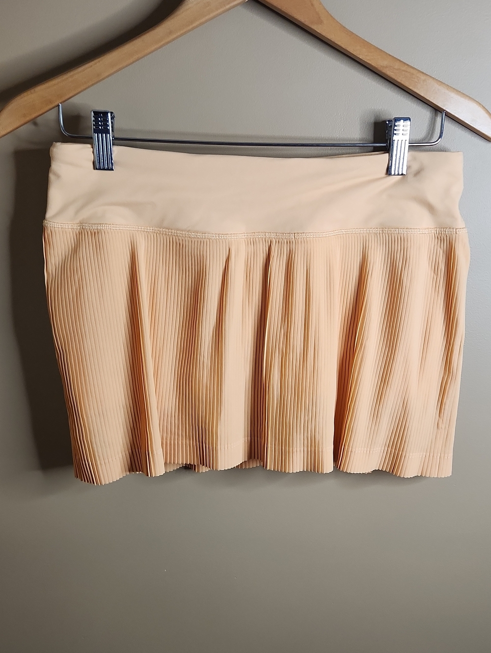 Lululemon Pleat to Street Mid-Rise Skirt  In Summer Glow. Size 6. #W8AANS